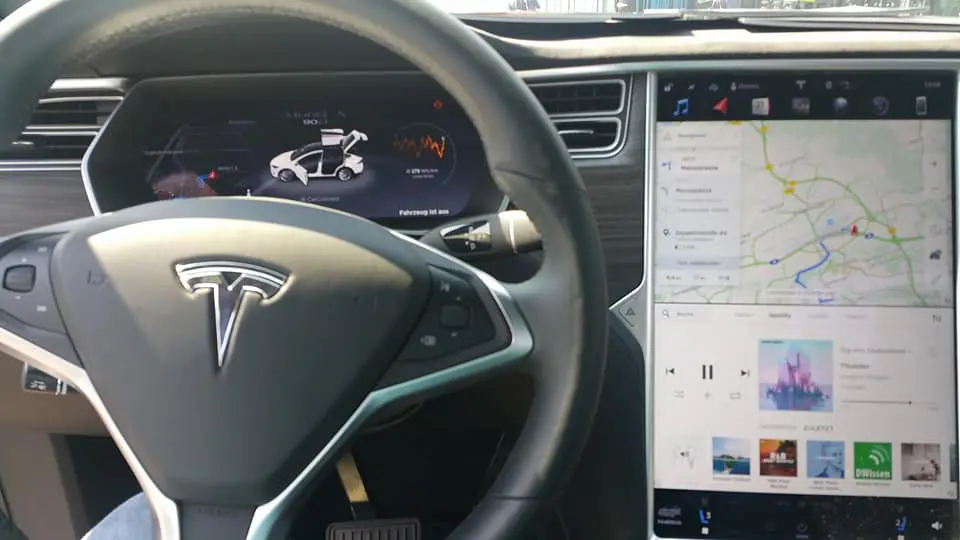 Tesla vs Toyota