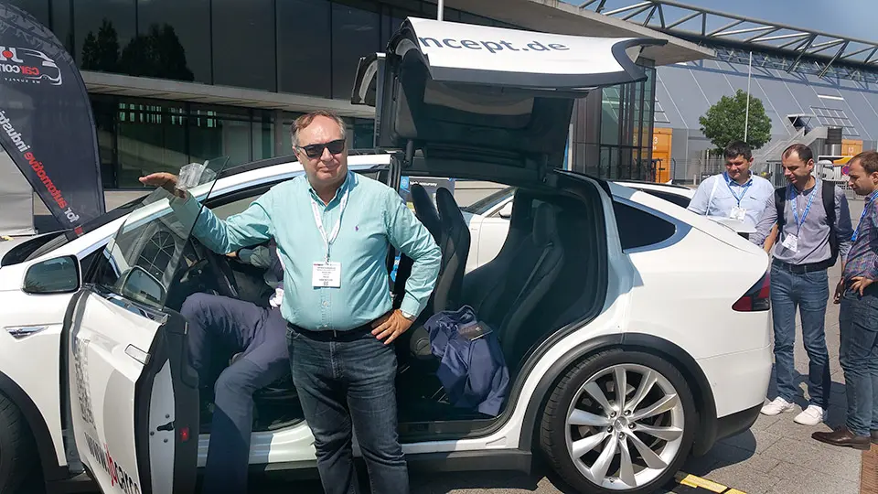 Tesla vs Toyota