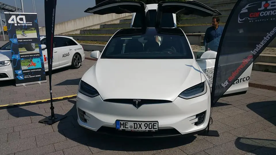 Tesla vs Toyota