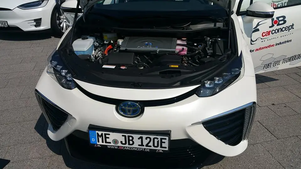 Tesla vs Toyota