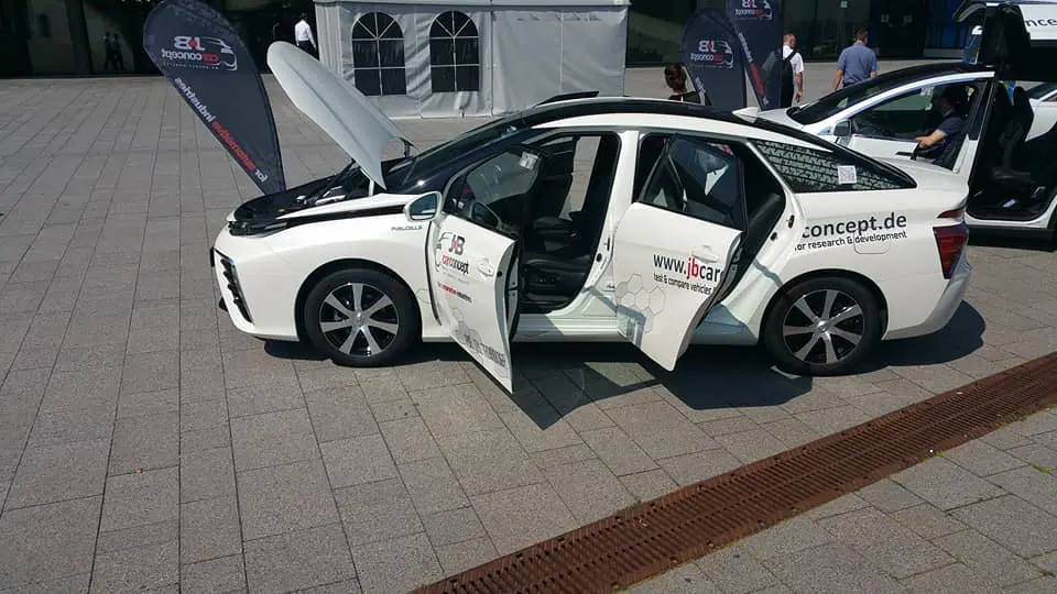Tesla vs Toyota