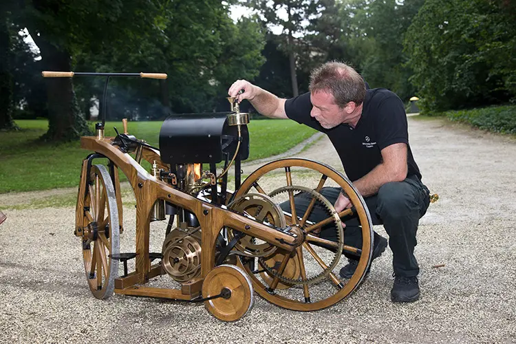 Στο Μνημείο Gottlieb Daimler