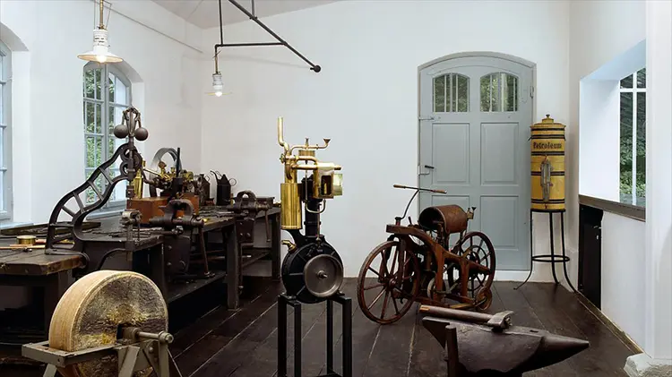 Στο Μνημείο Gottlieb Daimler