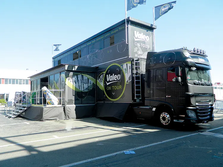 Το κινητό demo room της VALEO όλα στημένα σε ένα φορτηγό