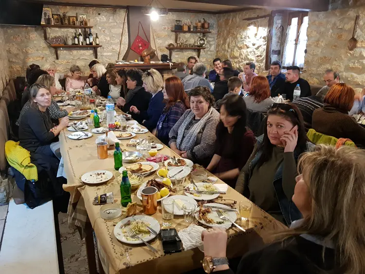 γεύμα στο όμορφο ορεινό χωριό Αη Γιάννης Κορινθίας