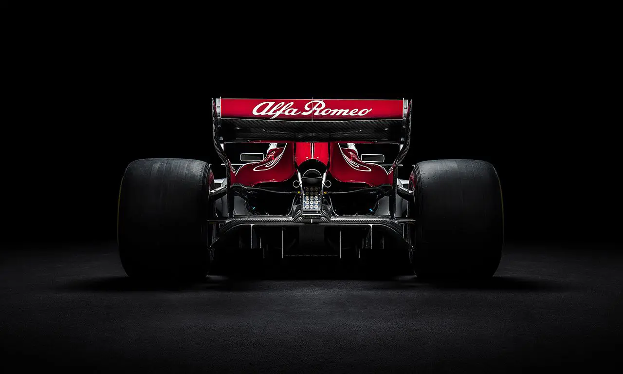 H Ομάδα της Alfa Romeo Sauber F1 αποκαλύπτει το C37