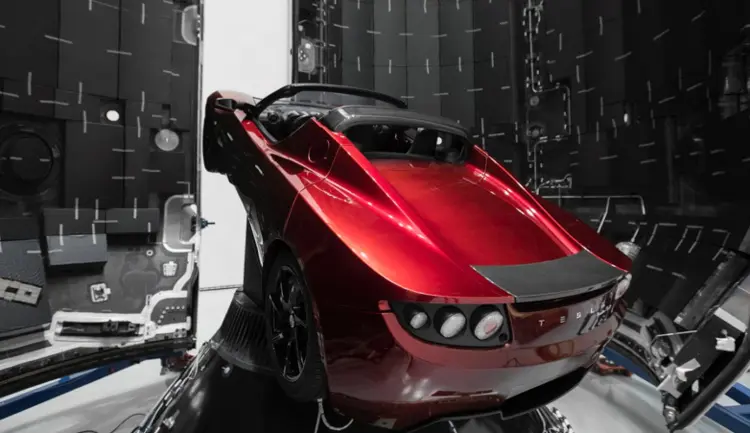 H Tesla στο διάστημα