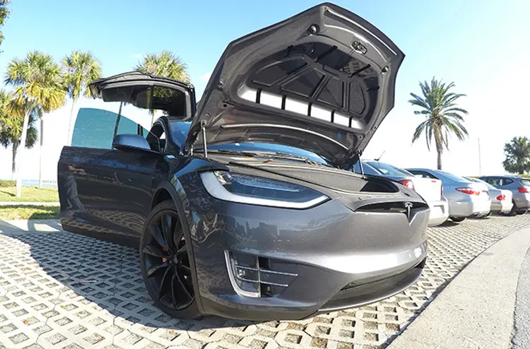Είναι το Tesla Model X το απόλυτο EV;