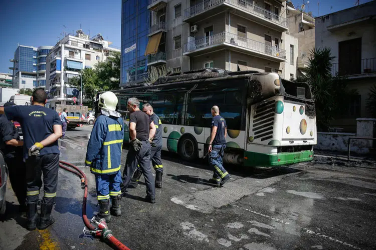 Άλλο ένα λεωφορείο καίγεται στην Αθήνα