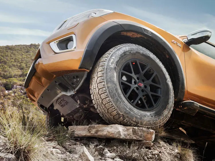 Nissan Navara OFF-ROADER AT32: πιο σκληροτράχηλο δεν γίνεται!