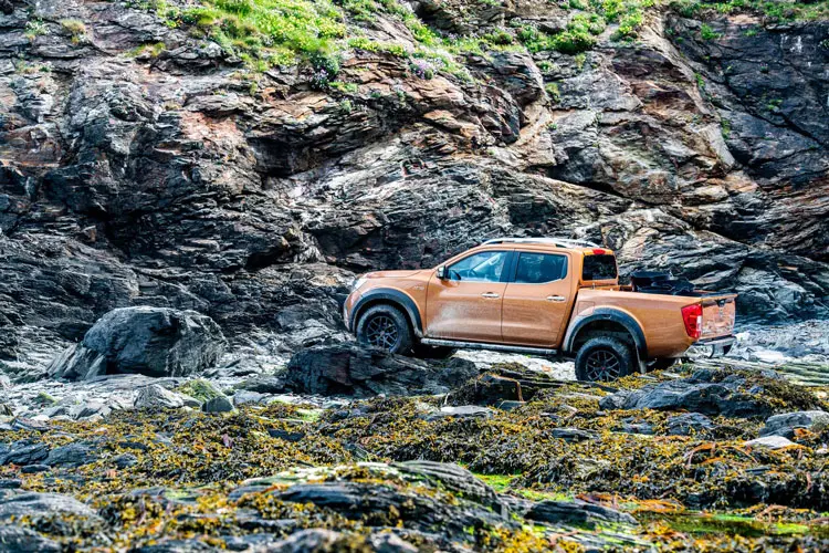Nissan Navara OFF-ROADER AT32: πιο σκληροτράχηλο δεν γίνεται!