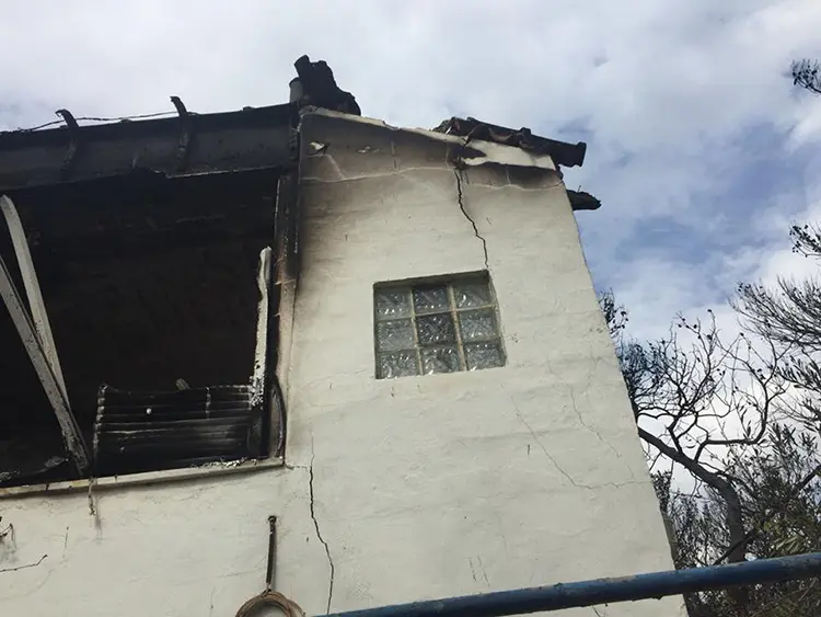 Πύρινη κόλαση και Τραγωδία. Όλη η Ελλάδα πενθεί για τις ανθρώπινες ζωές που χάθηκαν άδικα.