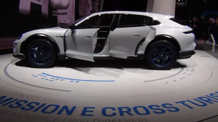 Γιατί η Porsche επενδύει στη Κροατική Εταιρεία Ηλεκτρικών Supercar