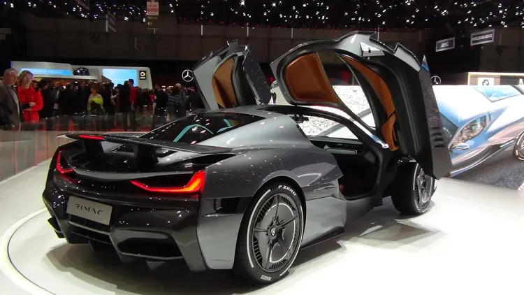 Γιατί η Porsche επενδύει στη Κροατική Εταιρεία Ηλεκτρικών Supercar