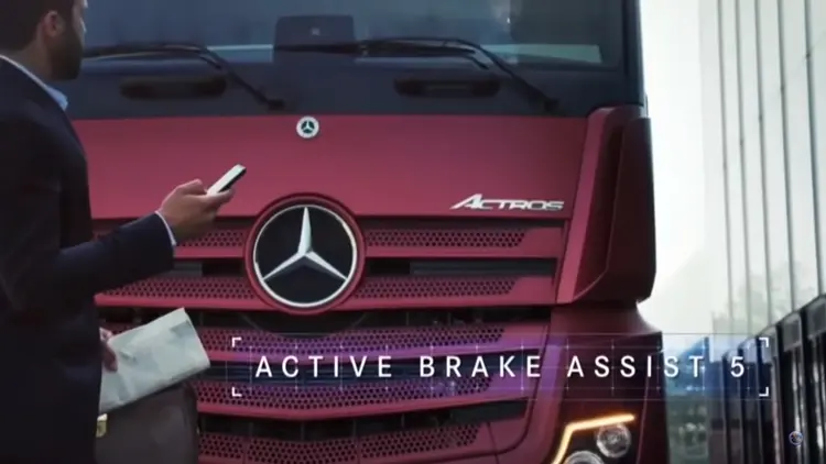Η Mercedes φέρνει την οδήγηση Hands-Free στον 40-Ton φορτηγό
