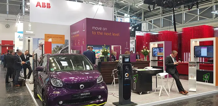 Το περίπτερο της Innogy φιλοξενούσε ένα Smart Brabus με τους δικούς της φορτιστές που κατασκευάζει για την Mercedes & Smart