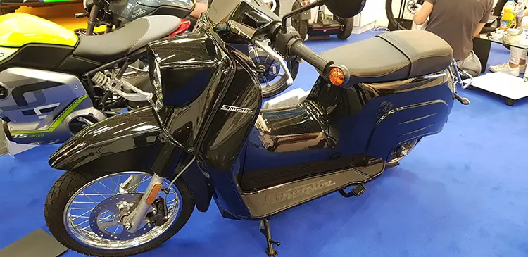 Εδώ και το ηλεκτρικό scooter Αν. Γερμανίας του ’50 που έχει εξηλεκτρικευθεί και φέρει την υπογραφή της Bosch