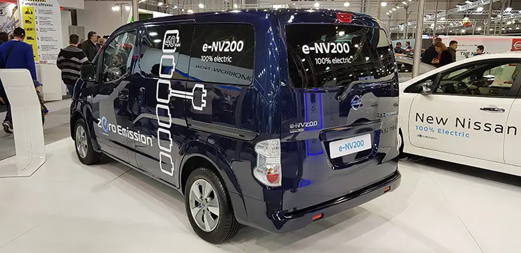 Nisaan NV 200