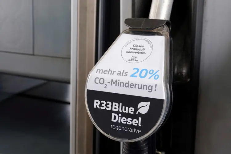Η Volkswagen δοκιμάζει το νέο εναλλακτικό βιοκαύσιμο R33 BlueDiesel από συμβατικό Diesel