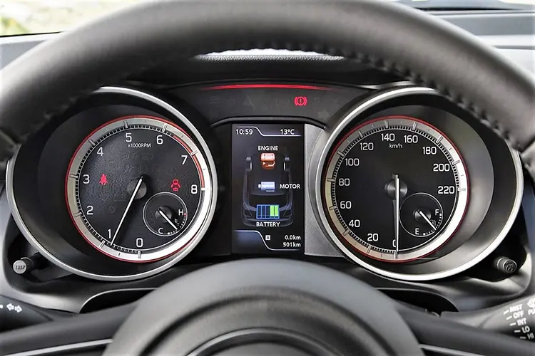 SUZUKI SWIFT