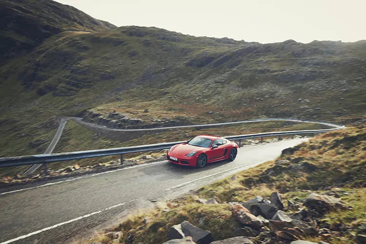 PORSCHE - 718 Cayman T Stand1050
