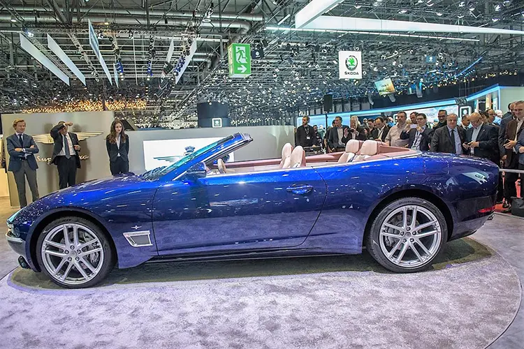 Το τετραθέσιο Sciadipersia Cabriolet από την Touring Superleggera