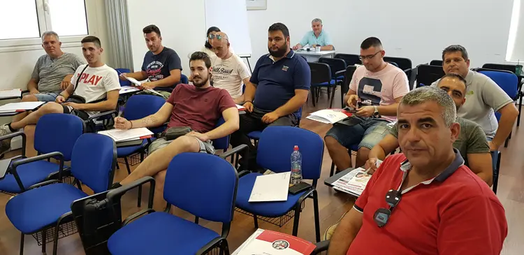 Αυτοκόλλητο σήμα εκπαιδευμένου Συνεργείου στην Υβριδική Τεχνολογία