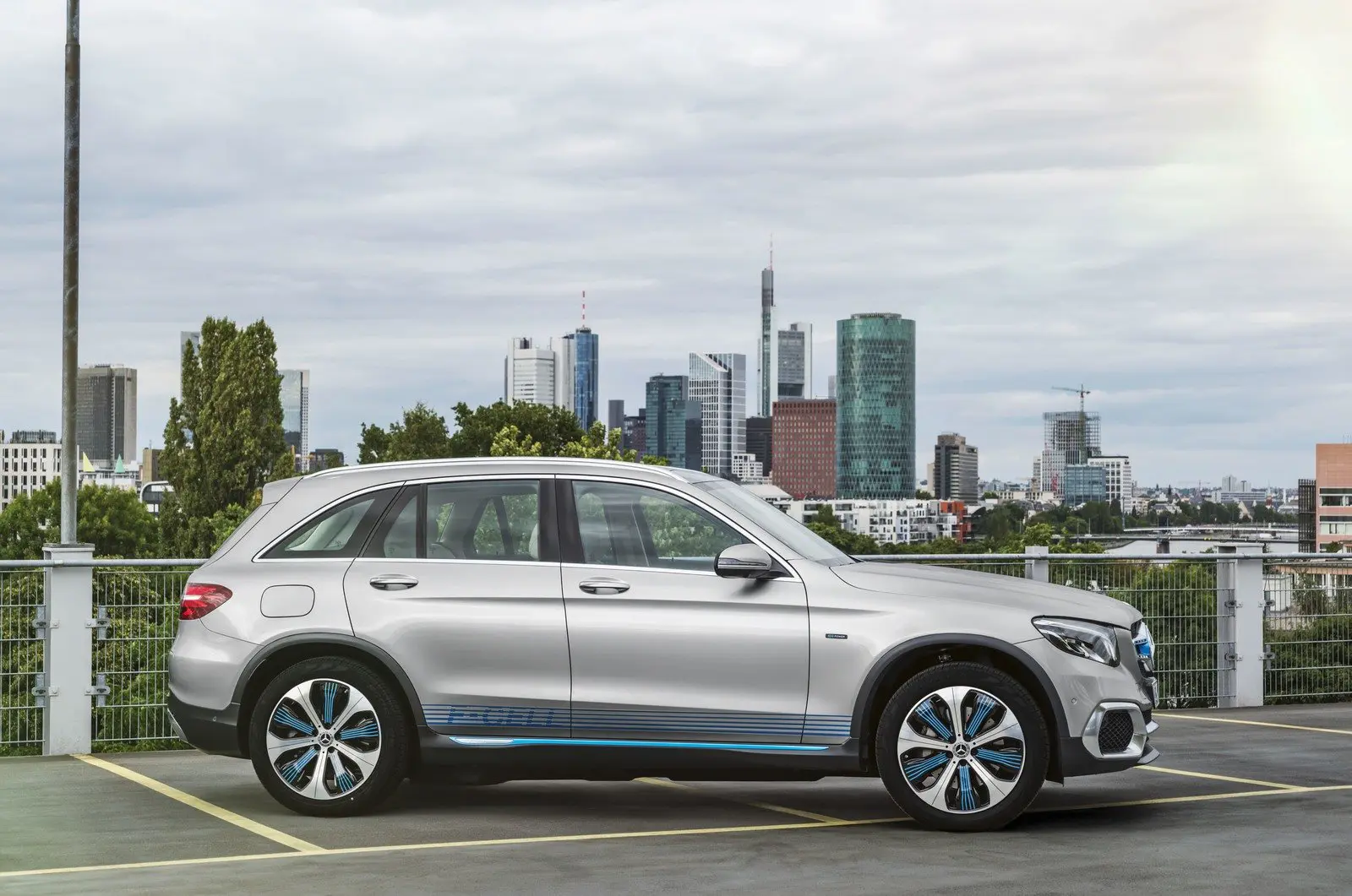 Mercedes με το GLC F-Cell
