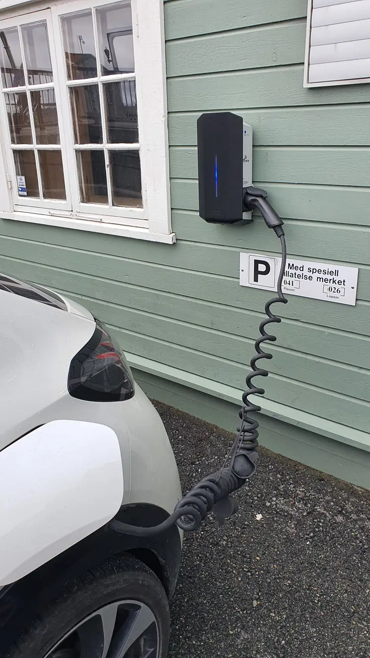 Σταθμοί καυσίμων, Parking & Υποδομές Φόρτισης