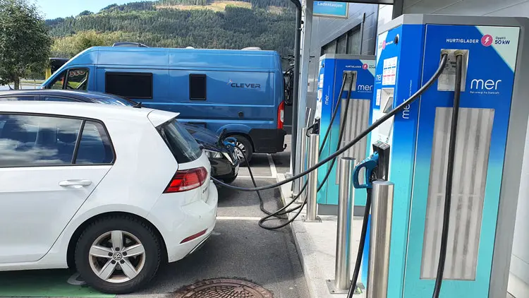 Σταθμοί καυσίμων, Parking & Υποδομές Φόρτισης