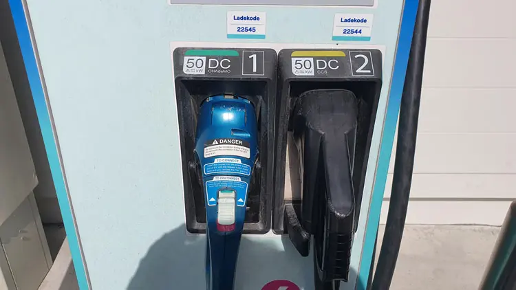 Σταθμοί καυσίμων, Parking & Υποδομές Φόρτισης