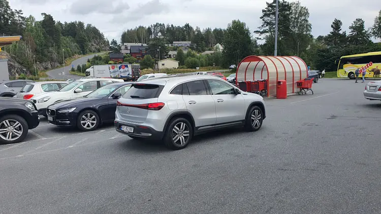 Σταθμοί καυσίμων, Parking & Υποδομές Φόρτισης