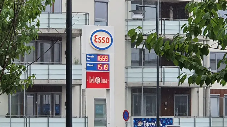 Σταθμοί καυσίμων, Parking & Υποδομές Φόρτισης