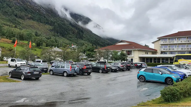 Σταθμοί καυσίμων, Parking & Υποδομές Φόρτισης