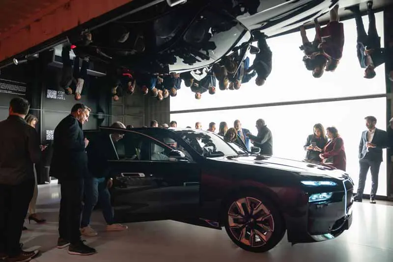 H BMW Σφακιανακης παρουσιαζει την Νεα BMW i7