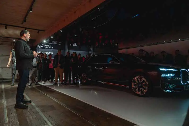 H BMW Σφακιανακης παρουσιαζει την Νεα BMW i7