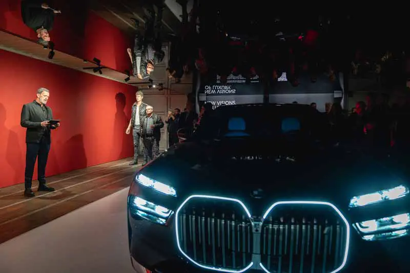 H BMW Σφακιανακης παρουσιαζει την Νεα BMW i7