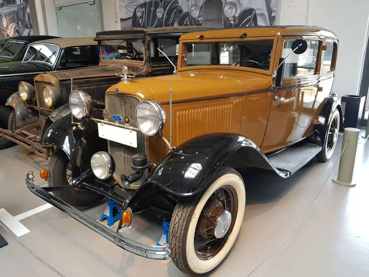 Ford T2