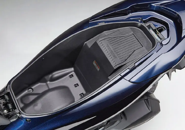 PCX HYBRID 04