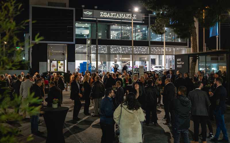 H BMW Σφακιανακης παρουσιαζει την Νεα BMW i7