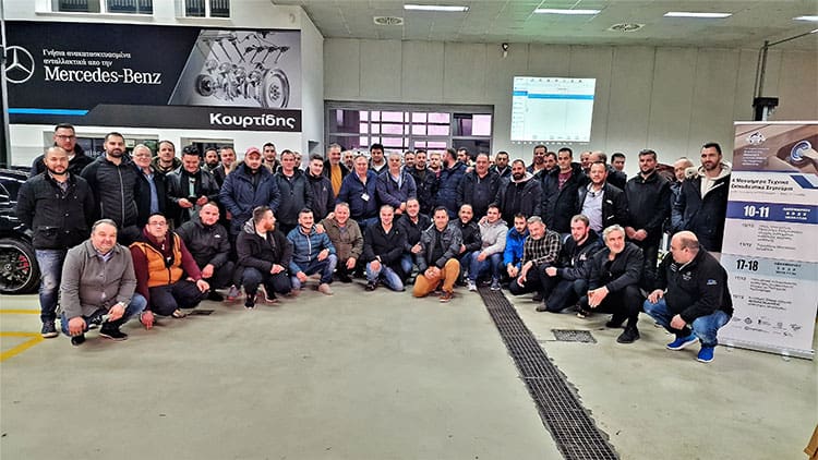 15 Ομαδική φωτογραφία πριν την αποφώνηση του Σεμιναρίου στις εγκαταστάσεις της εκπαίδευσης