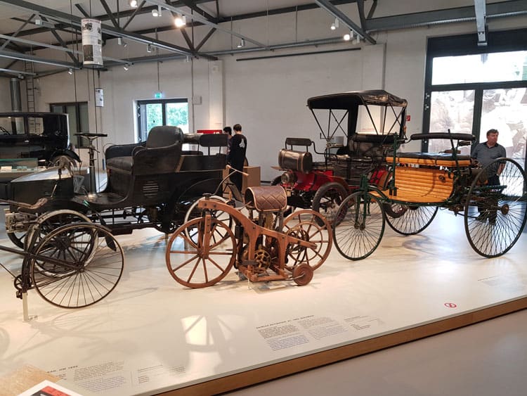 H πρώτη μοτοσικλέτα 1885 Godlib Daimler