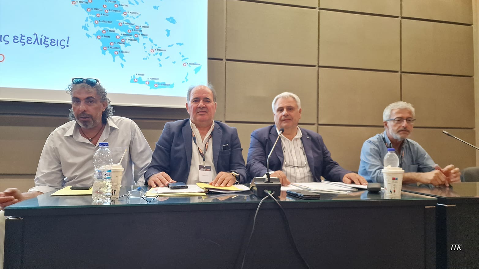 Το προεδρείο σύσσωμο Από ΑΡ. ο κος Ποτήρης ο Κος Μακρής ο κος Διδάχος ο κος Τσιαδής