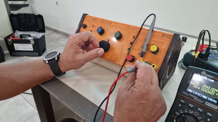 Επίδειξη Μέτρησης σημάτων με Γεννήτιρα συχνοτήτων