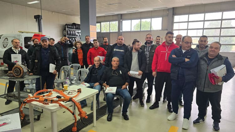 Οι 25 που σύντομα θα χριστούν Τεχνίτες Υψηλής Τάσης
